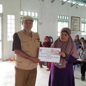 Pembagian BLT di Desa Marga Mulya Berjalan Lancar, 29 Keluarga Penerima Manfaat Terima Bantuan