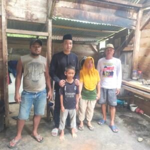 Anggota DPRD Mukomuko Fajar Assegaf Prakusya Kunjungi Korban Angin Puting Beliung di Pasar Ipuh