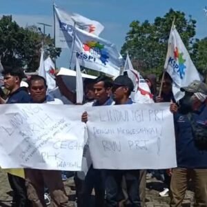 Ratusan Buruh Demo di Kantor Bupati Mukomuko Tuntut Pengesahan RUU PRT