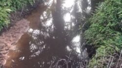 Limbah Kembali Cemari Sungai, Kali Ini Sungai Kulai Desa Tanjung Medan Terimbas