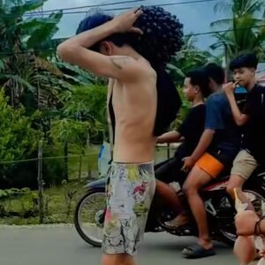 Viral! Warga Arak Pencuri Sawit Keliling Kampung di Desa Tanjung Jaya, Netizen Pro dan Kontra