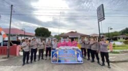 Polsek Ipuh dan Bhayangkari Kompak Berbagi Takjil untuk Masyarakat