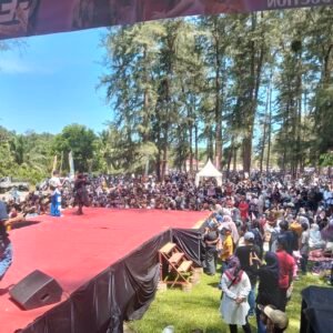 Pantai Batu Kumbang Diserbu Ribuan Pengunjung, Pesta Rakyat Meriah hingga H+6 Lebaran