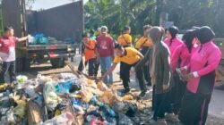 Kapolres Mukomuko Perintahkan Eksekusi Sampah Liar, Polsek Pondok Suguh Turunkan Alat Berat Bersihkan Jalur Lintas