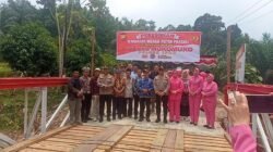 Kapolres Mukomuko Resmikan Jembatan Merah Putih Presisi di Desa Cinta Asih